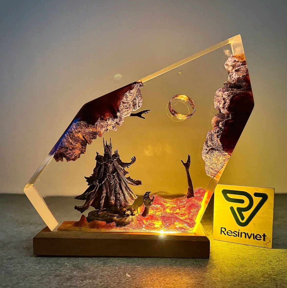 Resin Art Table - โคมไฟตั้งโต๊ะเรซินรูปทรงสิ่งมีชีวิตจากโลกปีศาจใหม่ 2026 ของตกแต่งสร้างสรรค์สุดแปลกใหม่ โคมไฟธีมหัวกะโหลกวงแหวนมหัศจรรย์ ไฟกลางคืน ของขวัญ