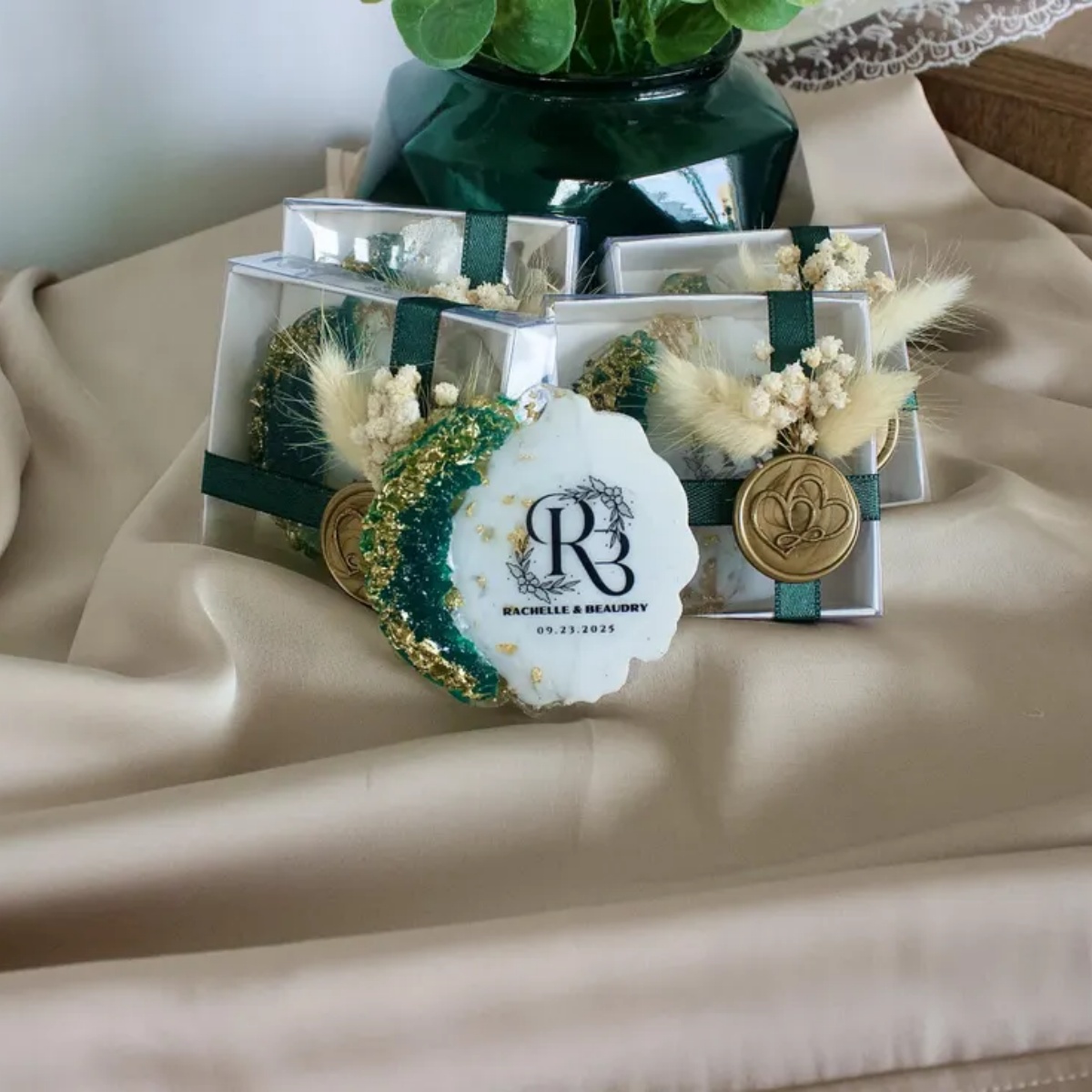 Resin Art Design For Wedding - ของชำร่วยแม่เหล็กอีพ็อกซี่งานแต่งงานแบบส่วนตัว, ของขวัญงานศิลปะเรซิ่นสีเขียวมรกต, ของที่ระลึกงานแต่งงานลายตราประทับขี้ผึ้งสำหรับงานเลี้ยงฉลองสมรส