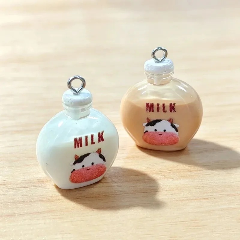 Resin Art Pendant - จี้เรซิ่นรูปขวดนมวัวน้อยน่ารัก 10 ชิ้น จี้รูปเครื่องดื่มจำลอง อุปกรณ์เสริมน่ารักสำหรับงาน DIY